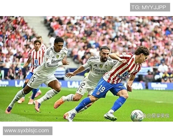 莱万在比赛中大放异彩单场打入五球引发球迷热议